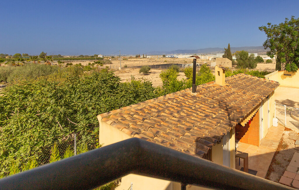 Ontspan in dit vakantiehuis met zwembad.

In dit aangename vakantiehuis ervaar je een ontspannen vakantie vol voorzieningen en privacy. Het huis ligt in een natuurgebied aan de voet van de Sierra Espu..