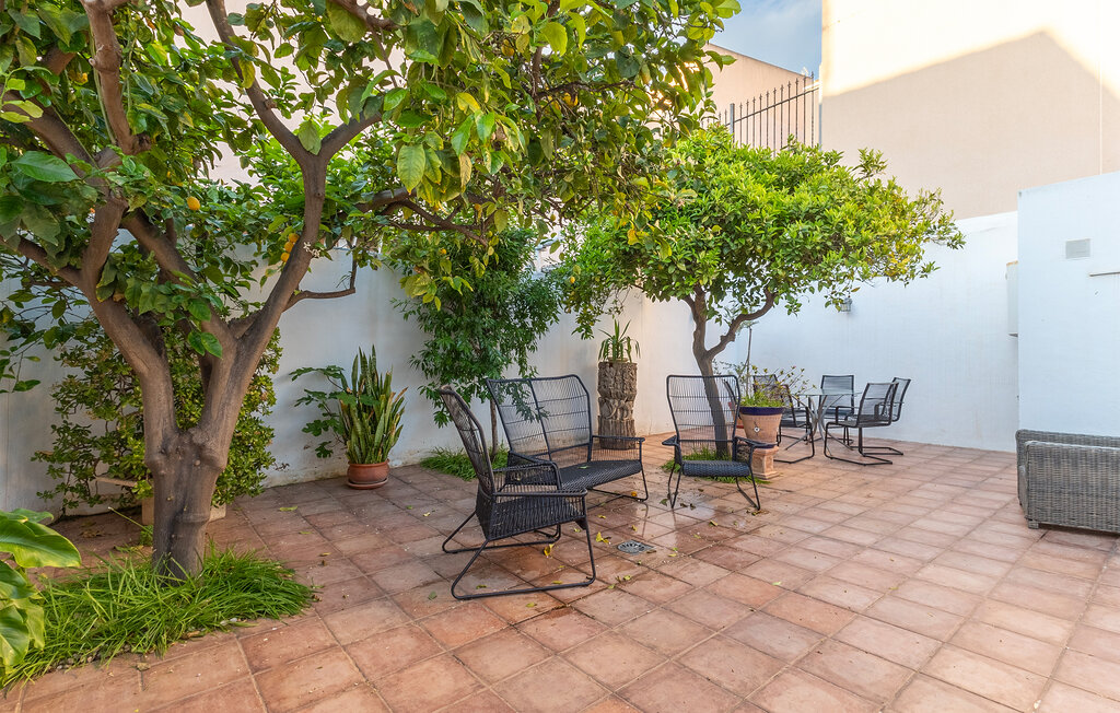 Fühlen Sie sich in diesem gemütlichen Ferienhaus wie zu Hause und entdecken Sie die reizvolle Region.

Dieses geräumige Ferienhaus eignet sich ideal für eine harmonische Auszeit mit der Familie. Z..