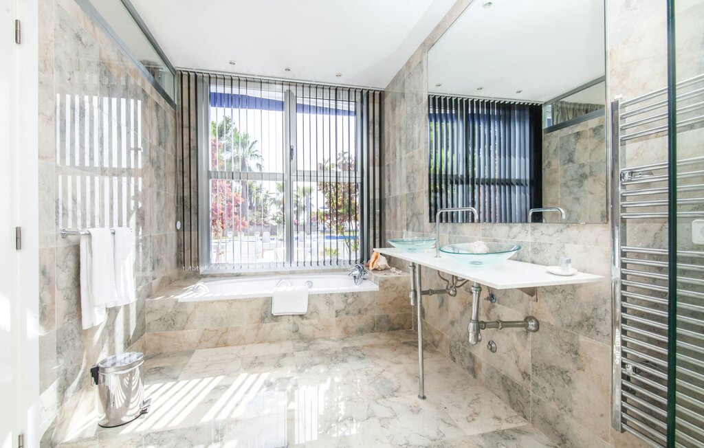 Location de vacances - Bay Blue, Badia Blava , Espagne - EMF726 46