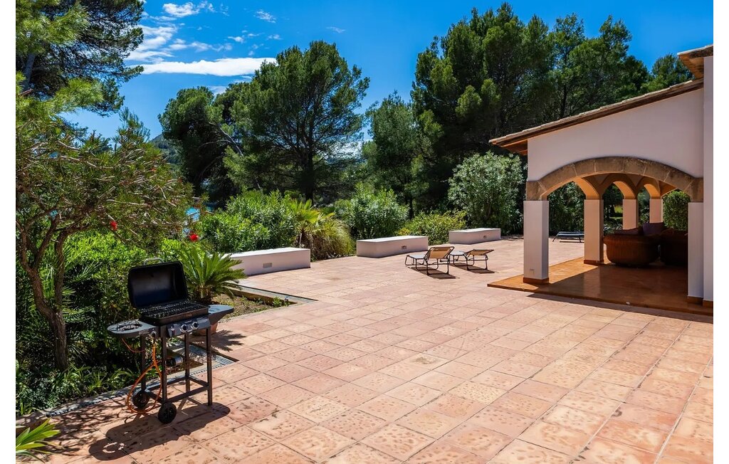 Dit is een huis in Fincallorca.

Geniet van de Mallorcaanse flair in deze prachtige finca met veel ruimte en privacy.

Ervaar het authentieke Mallorca in deze smaakvolle en ruime finca. De klassieke a..