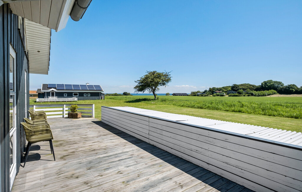 Ontdek dit vakantiehuis met prachtige avontuurlijke mogelijkheden en uitzicht op zee.

Welkom in dit prachtige vakantiehuis met veel interessante details. Gelegen in het uiterste noorden van het Zuid-..