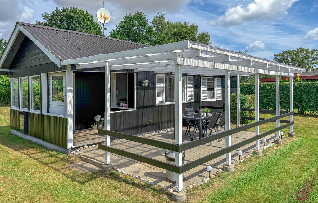 Dieses Ferienhaus in Sydals in Dänemark bietet einen entspannten Ort, um gemeinsam Zeit zu verbringen. Im offenen Wohnbereich schaffen der offene Grundriss und ein großes Fenster zum Garten einen he..