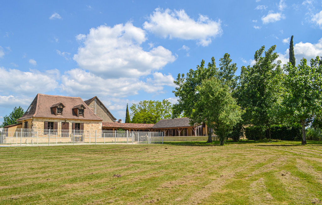Semesterhus - Eglise Neuve D'Issac , Frankrike - FAD799 15