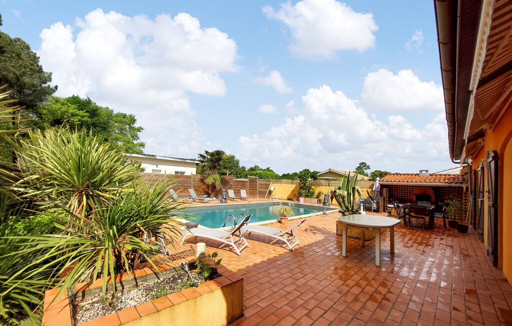 Location de vacances - Le Temple , France - FAG227 13