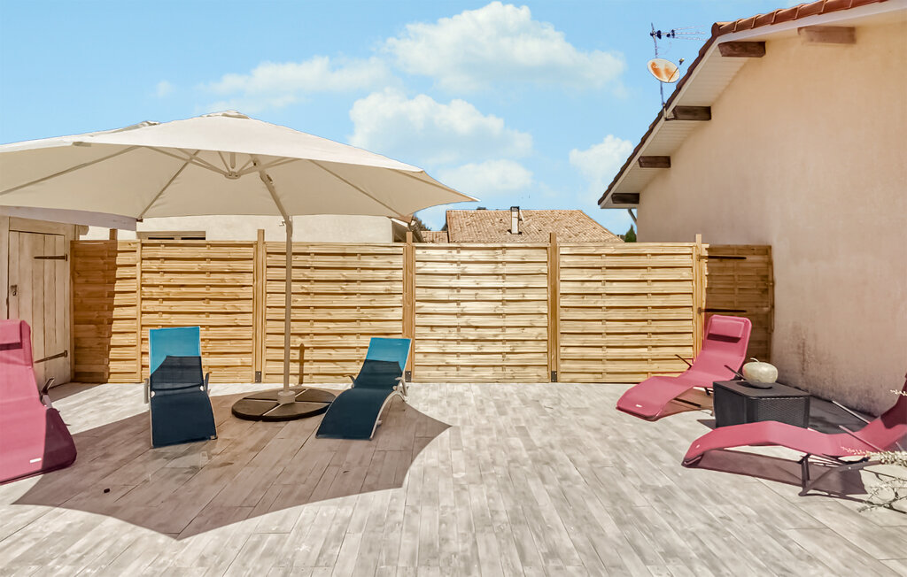 Freuen Sie sich auf einen Urlaub umgeben von Natur in diesem einladenden Ferienhaus mit Pool.

Dieses attraktive Haus in fantastischer Lage nahe Natur und Meer bietet Ihnen alle Annehmlichkeiten für ..