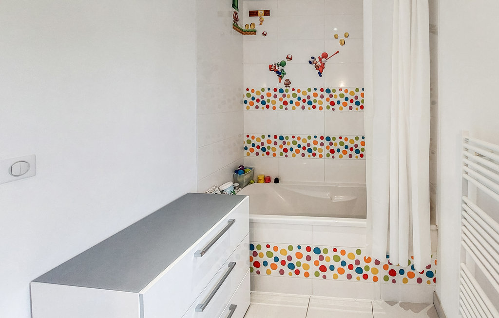 Semesterhus - Nantes , Frankrike - FBL068 12