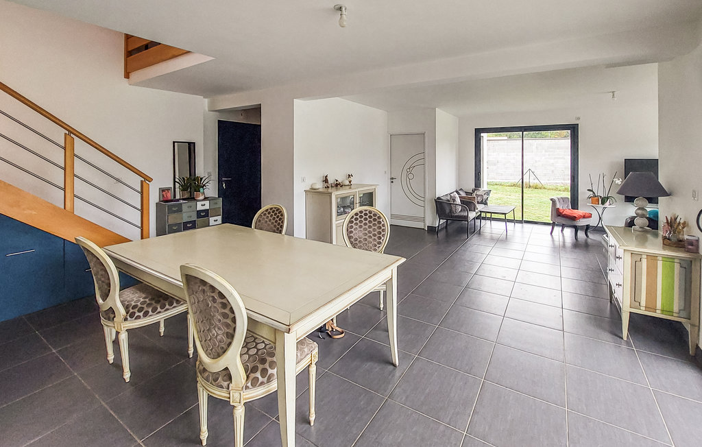 Semesterhus - Nantes , Frankrike - FBL068 4