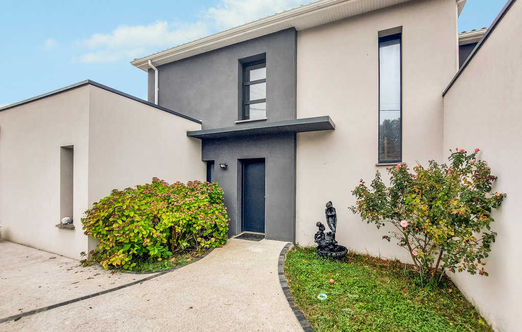 Semesterhus - Nantes , Frankrike - FBL068 8