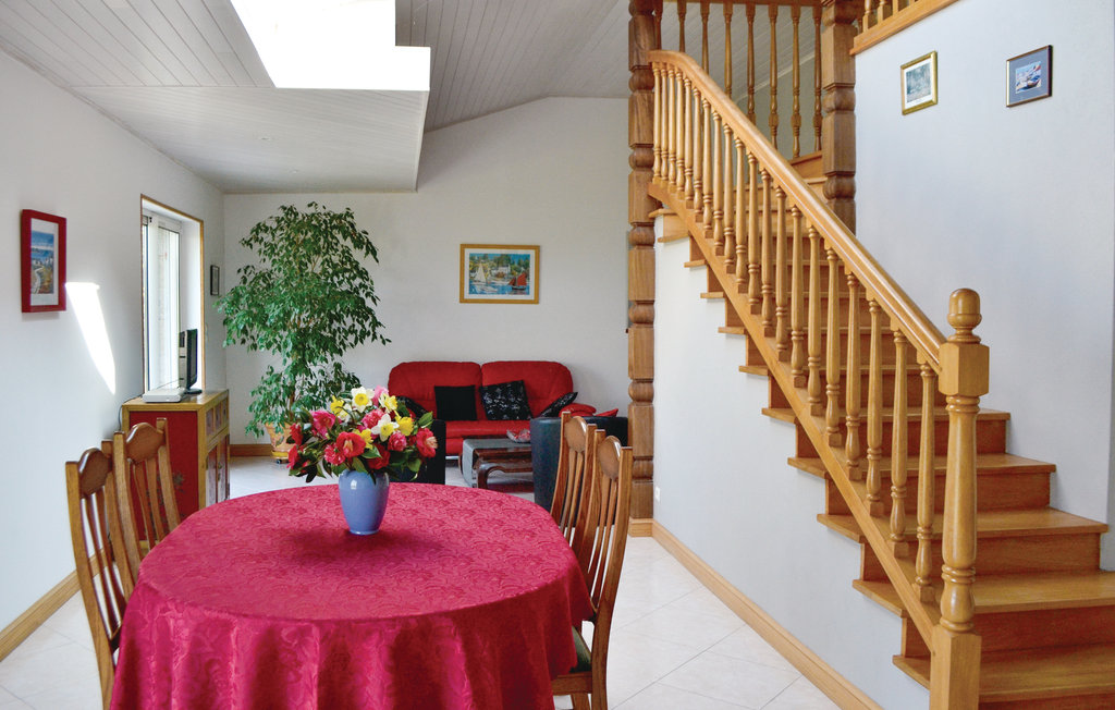 Freuen Sie sich auf eine wunderbare Zeit in diesem gemütlichen Ferienhaus.

Willkommen in dem einladenden Haus, in dem Sie mit der ganzen Familie in schöner Umgebung entspannen können. Es erwartet ..