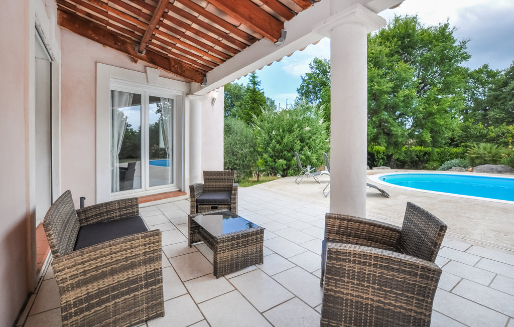 Im Regionalen Naturpark der Voralpen von Azur empfängt Sie dieses schöne Ferienhaus mit Swimmingpool.

Entspannen Sie sich zusammen mit Ihrer Familie in diesem Hübschen Ferienhaus mit angenehmer Ei..