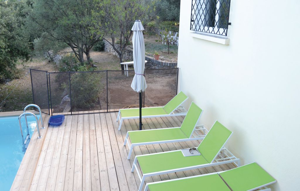 Ein Himmel an Frieden und Ruhe bietet dieses Ferienhaus, mehr noch, auch einen herrlichen Panoramablick. Eine perfekte Oase zum Erholen. Es ist auch ein guter Stützpunkt für Ausflüge an die Küste ..