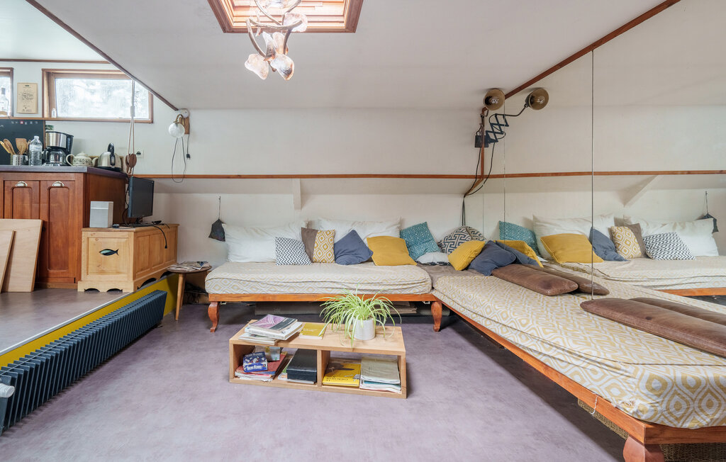 Houseboat - Canal de Bourgogne , France - FGC012 11