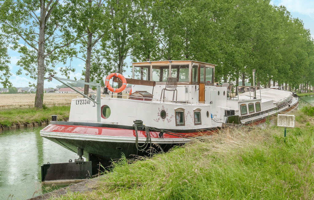 Houseboat - Canal de Bourgogne , France - FGC012 1