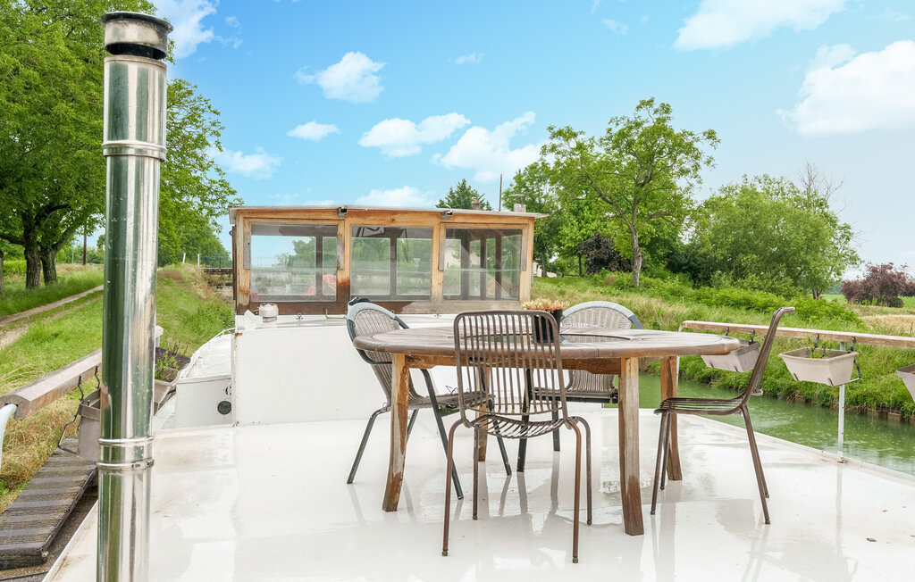 Houseboat - Canal de Bourgogne , France - FGC012 2
