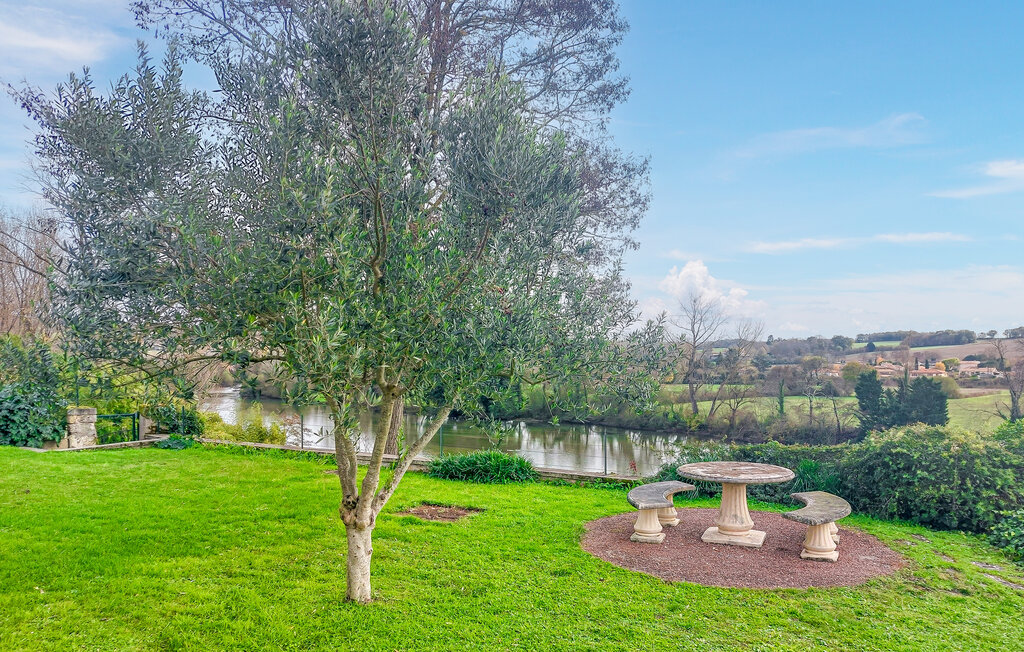 Location de vacances - Touvre , France - FJC122 12