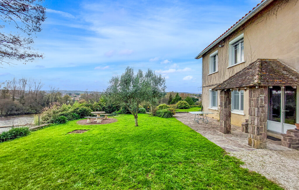 Location de vacances - Touvre , France - FJC122 8