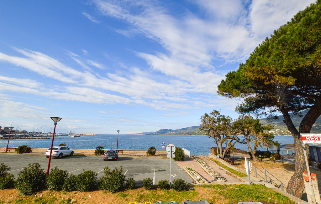 Moderne, strandnahe Ferienwohnung mit großer Terrasse und Meerblick.

Verbringen Sie einen herrlichen Urlaub nahe dem Meer in dieser gemütlichen und zentral gelegenen Ferienwohnung. Sie erwartet ihr..