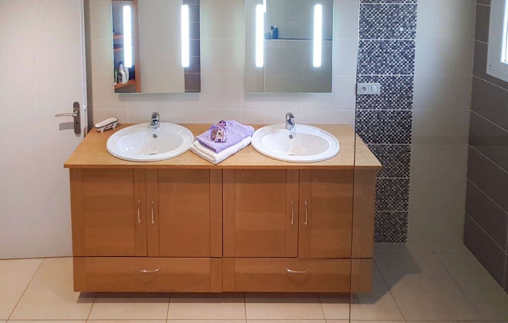 Semesterhus - Quarante , Frankrike - FLH344 17