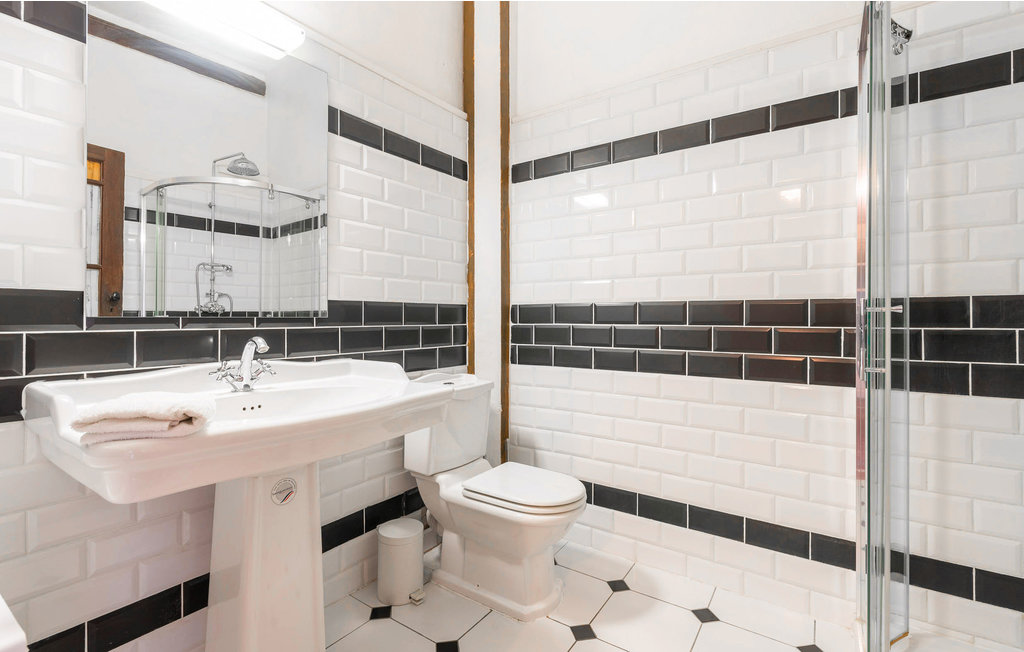 Semesterhus - Magalas , Frankrike - FLH089 24