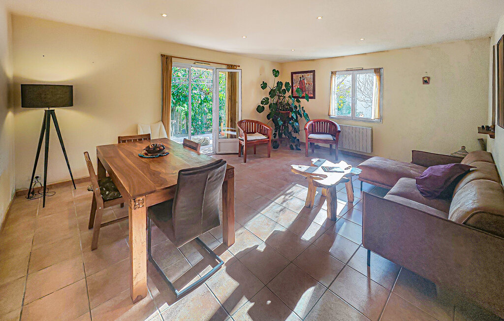 Location de vacances - MONTBAZIN , France - FLH690 2