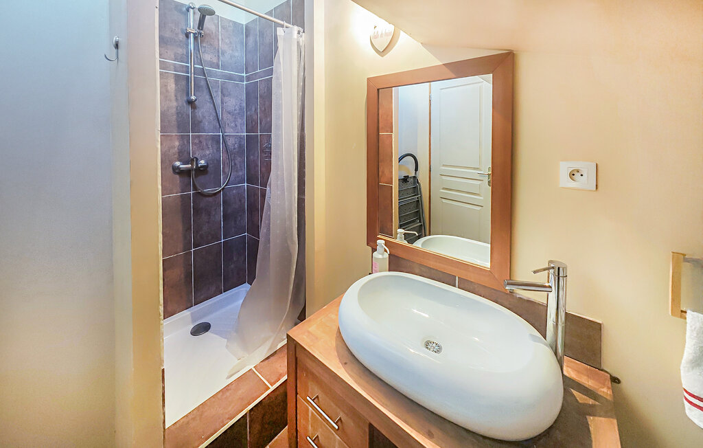 Location de vacances - MONTBAZIN , France - FLH690 28