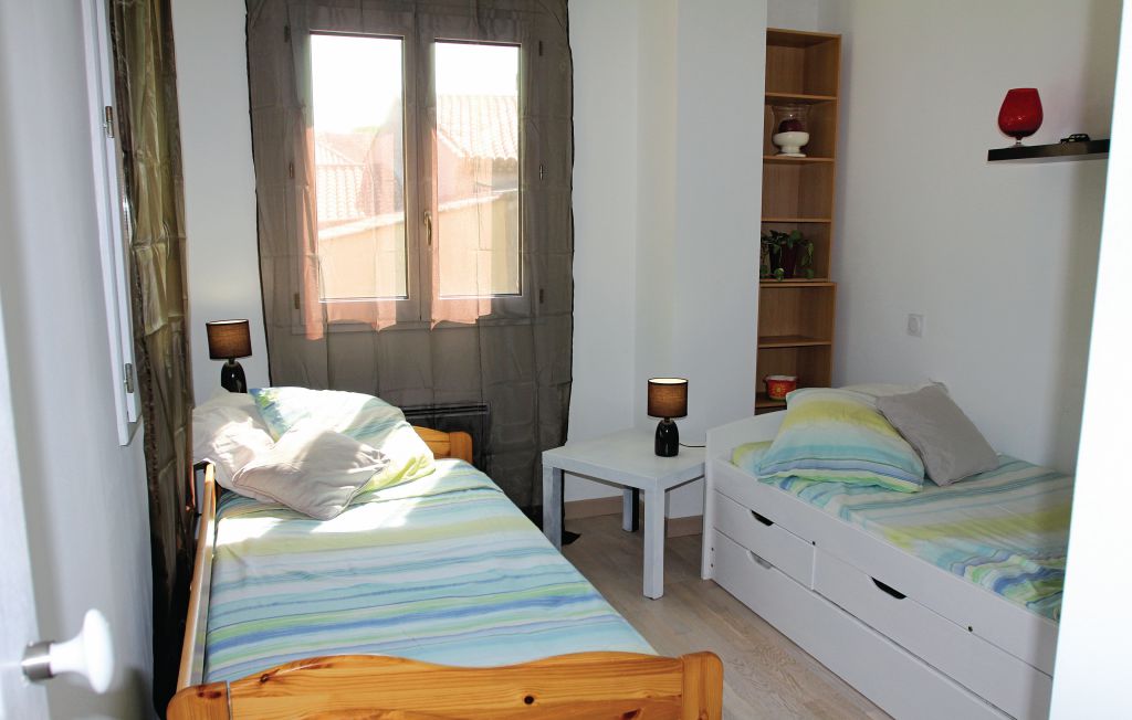 Holiday home Marsillargues (FLH163)