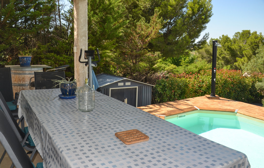 Mooi huis met een prachtig zwembad en een prachtig uitzicht. Het ligt op 14 km van de prachtige stad Pézenas en heeft een zeer aangenaam en gezellig interieur. Verheug u op vele gezellige momenten in..