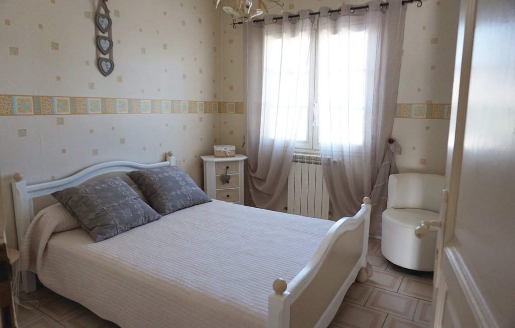 Holiday home Creissan (FLH308)