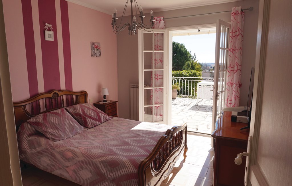 Holiday home Creissan (FLH308)