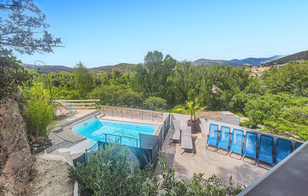 Geniet van een heerlijke vakantie met een prachtig uitzicht op de heuvels en het pittoreske dorpscentrum.

Geniet van een vakantie in dit charmante natuurstenen huis met zwembad en een prachtig uitzic..