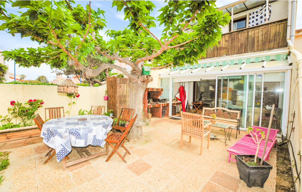 Verbringen Sie einen erholsamen Urlaub in diesem attraktiven Ferienhaus 250 m vom Strand von Sainte Marie La Mer

Das Haus ist hell und geräumig und in warmen Farbtönen gehalten. Im Ferienhaus, das ..