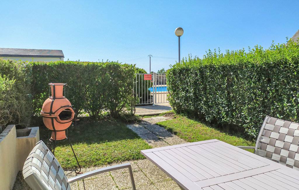 Gezellig vakantieappartement met gemeenschappelijk zwembad.

Dit kleine maar gezellige vakantieappartement ligt tussen de dynamische en aantrekkelijke badplaatsen Agon-Coutainville en Hauteville-sur-M..