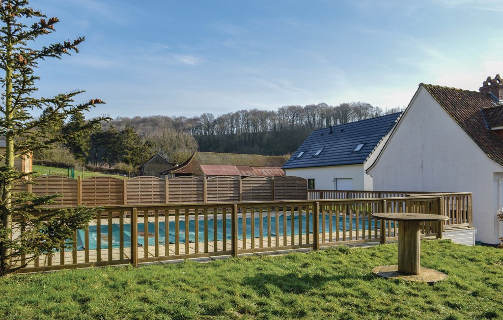 Schöne Ferienwohnung im 1. Stock, 10 km von Montreuil sur Mer entfernt, ideal für einen Familienurlaub. Sie werden das angenehme und helle Interieur mit einem Gemeinschaftsgarten und einem Gemeinsch..