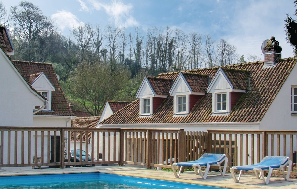 Breng ontspannen dagen door in deze eenvoudige vakantiewoning met tuin en gedeeld zwembad.

Dit appartement op de begane grond biedt eenvoudige, functionele accommodatie voor koppels of kleine gezinne..