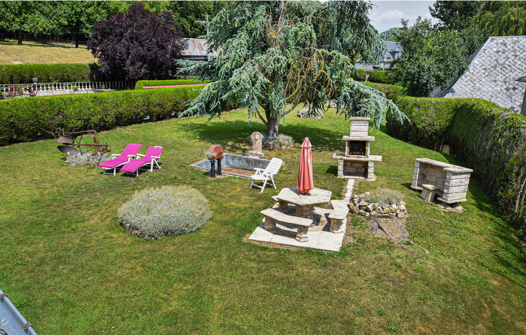Erleben Sie in diesem Ferienhaus mit Garten Ruhe und Erholung in ländlicher Idylle.

Fernab vom Trubel des Alltags lädt Sie dieses traditionelle Bauernhaus zu einer ruhigen Auszeit mit Ihren Liebste..