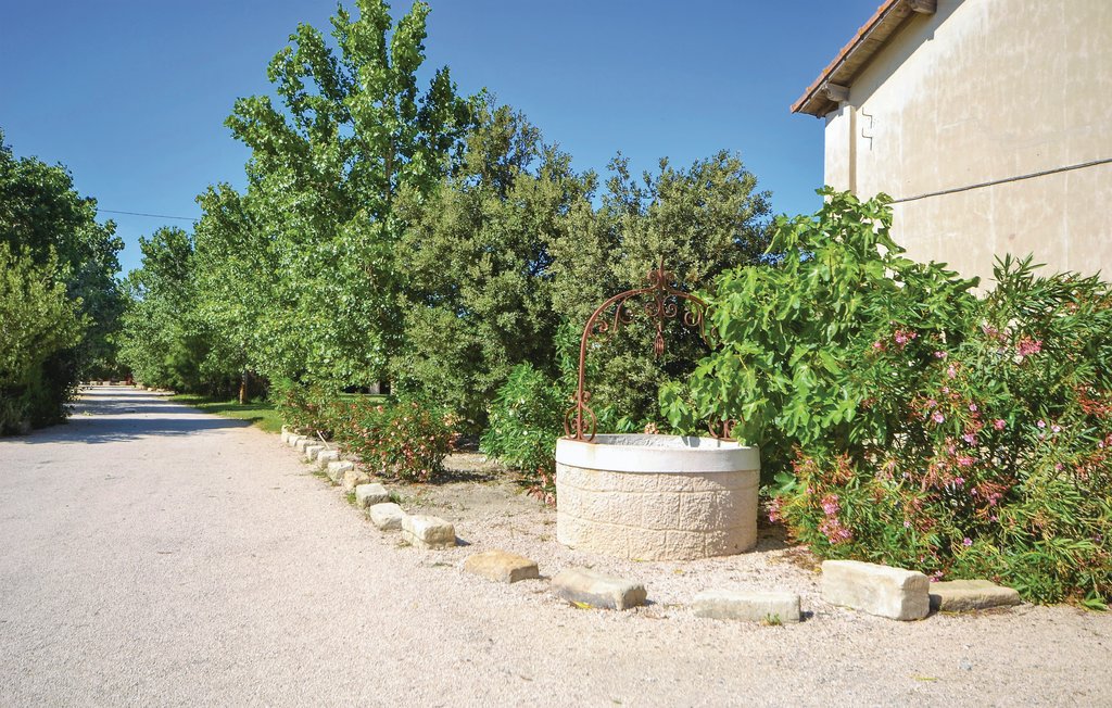 Semesterhus - Le Sambuc , Frankrike - FPB371 26