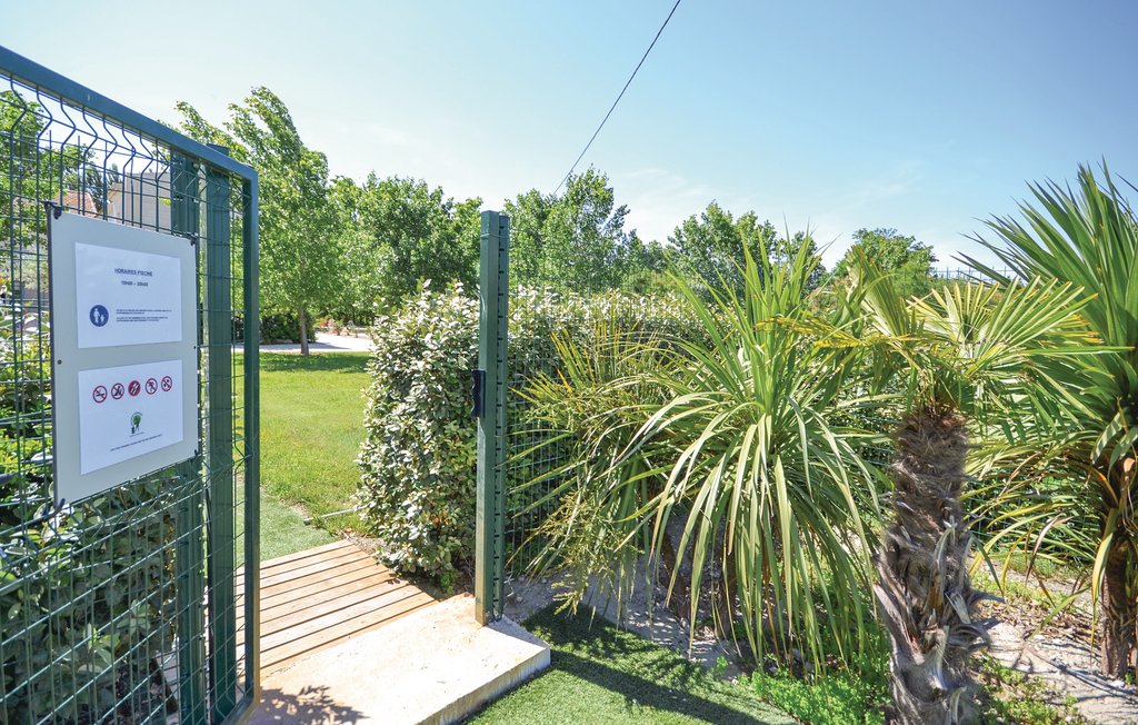 Semesterhus - Le Sambuc , Frankrike - FPB371 11