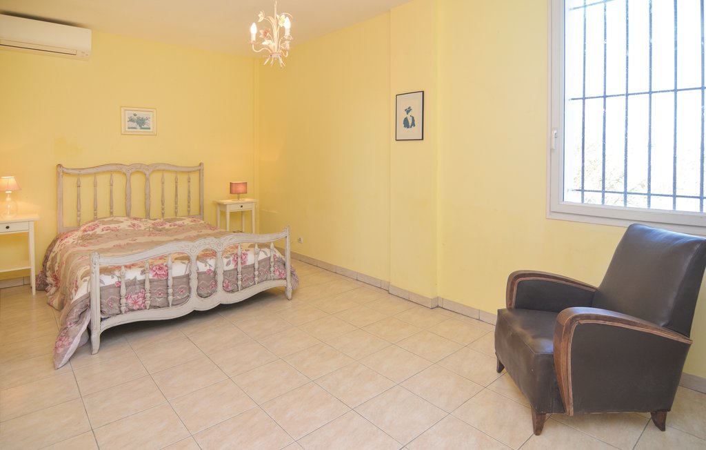 Semesterhus - Le Sambuc , Frankrike - FPB371 24