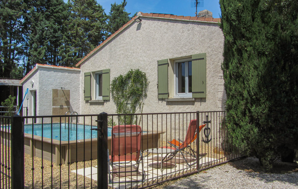 Gezinsvriendelijk en gezellig vakantiehuis met een prachtige tuin.

Kom logeren in dit aangename vakantiehuis met privézwembad, ideaal gelegen op het platteland, in de gemeente Saint Remy de Provence..