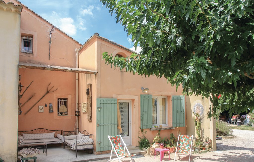 Genießen Sie entspannte Urlaubstage in diesem charmanten Landhaus mit großem Garten.

Betreten Sie Ihr kompaktes Ferienhaus und lassen Sie sich von der warmen, südfranzösischen Atmosphäre empfang..