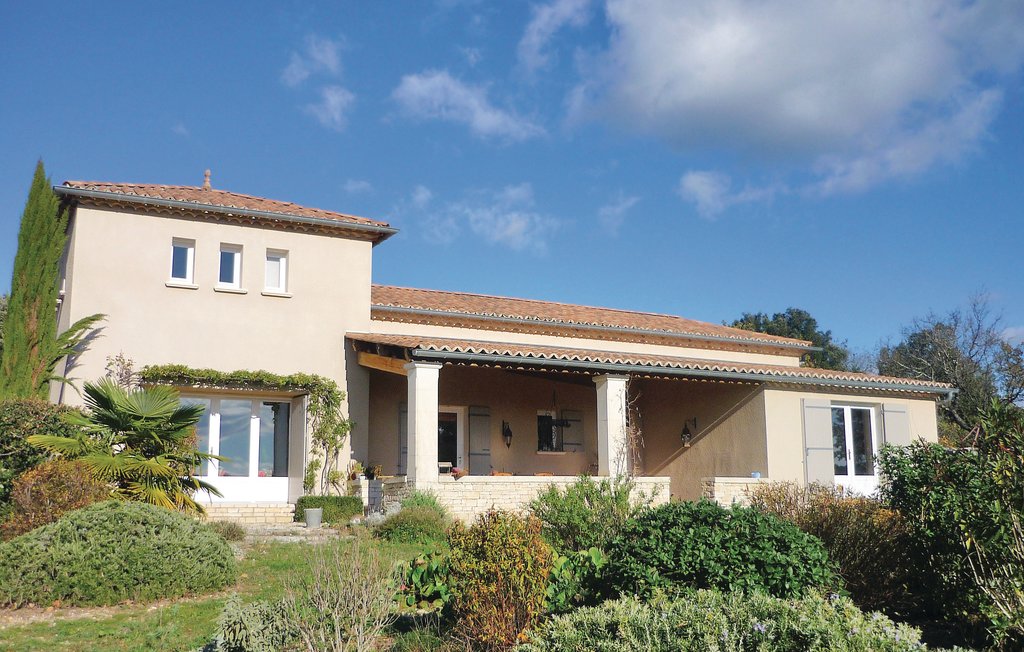 Location de vacances - Orgnac l'Aven , France - FRA142 10