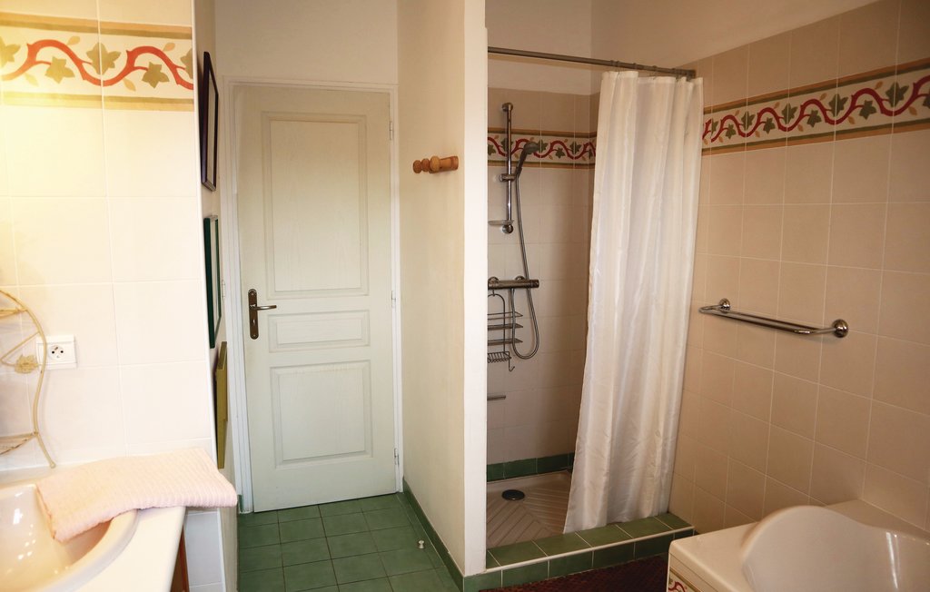 Location de vacances - Orgnac l'Aven , France - FRA142 24