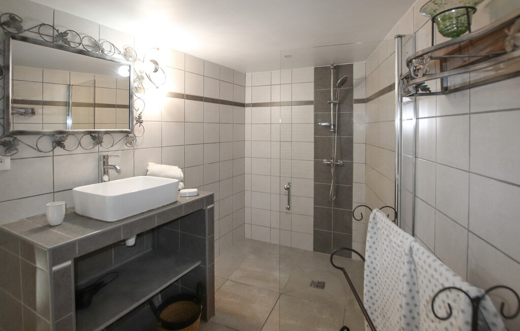 Location de vacances - Pont de Labeaume , France - FRA306 26