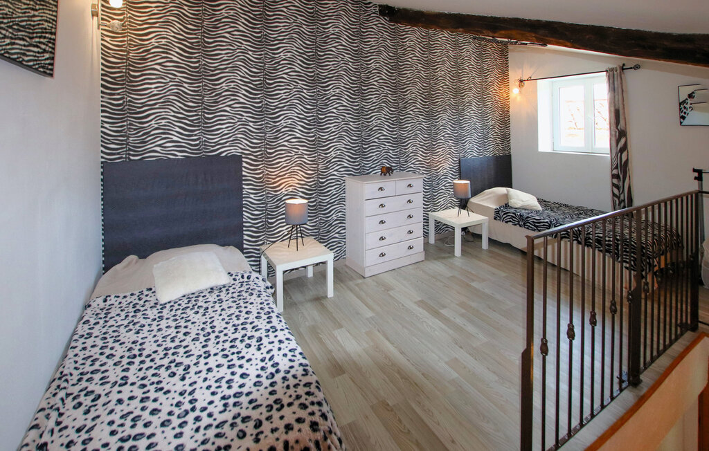 Location de vacances - Pont de Labeaume , France - FRA306 23