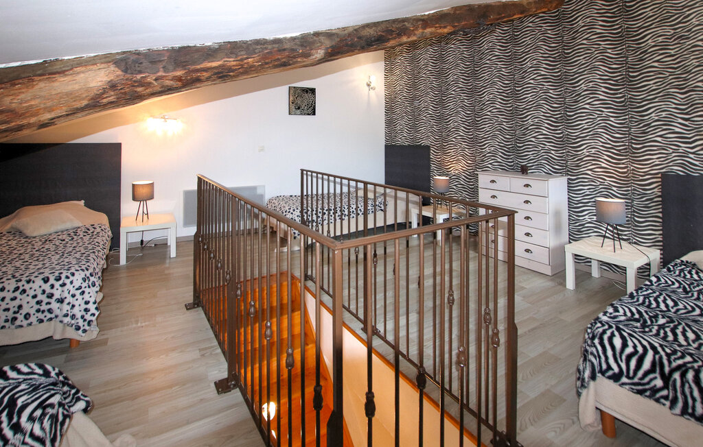 Location de vacances - Pont de Labeaume , France - FRA306 24