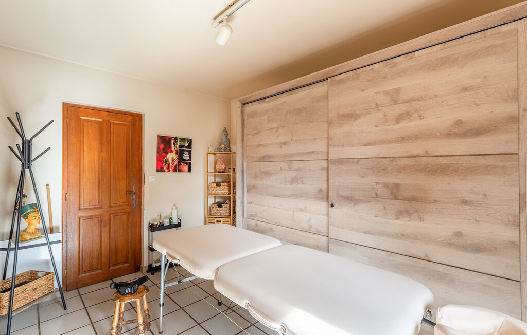 Location de vacances - Meyzieu , France - FRR009 27