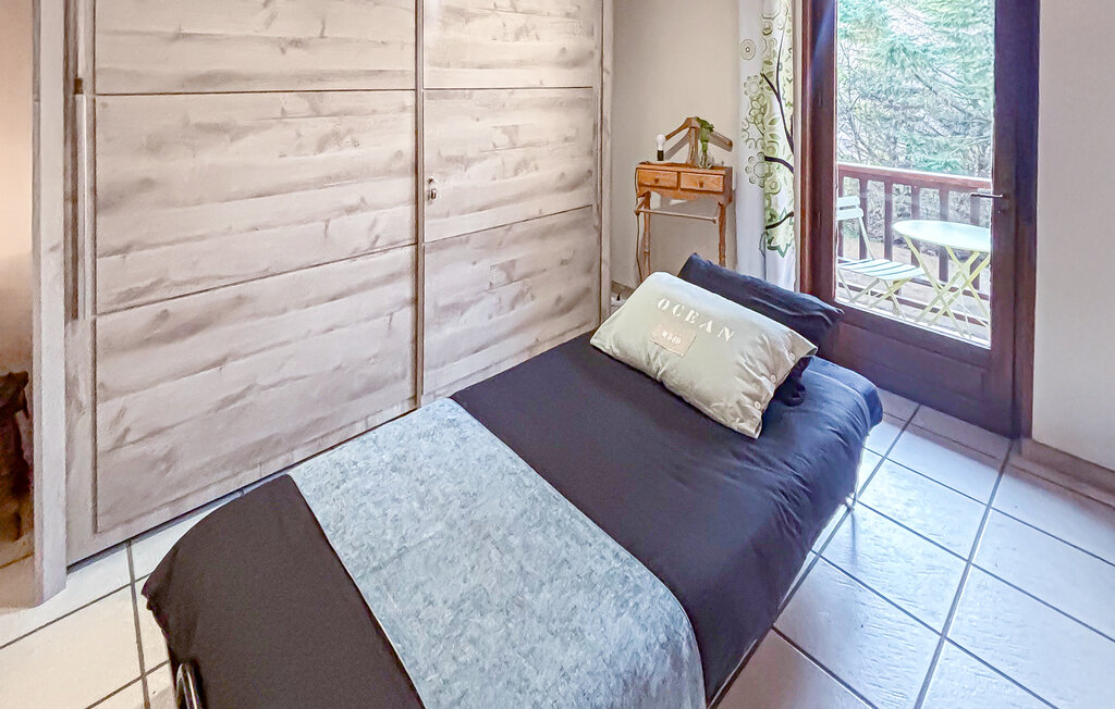 Location de vacances - Meyzieu , France - FRR009 24