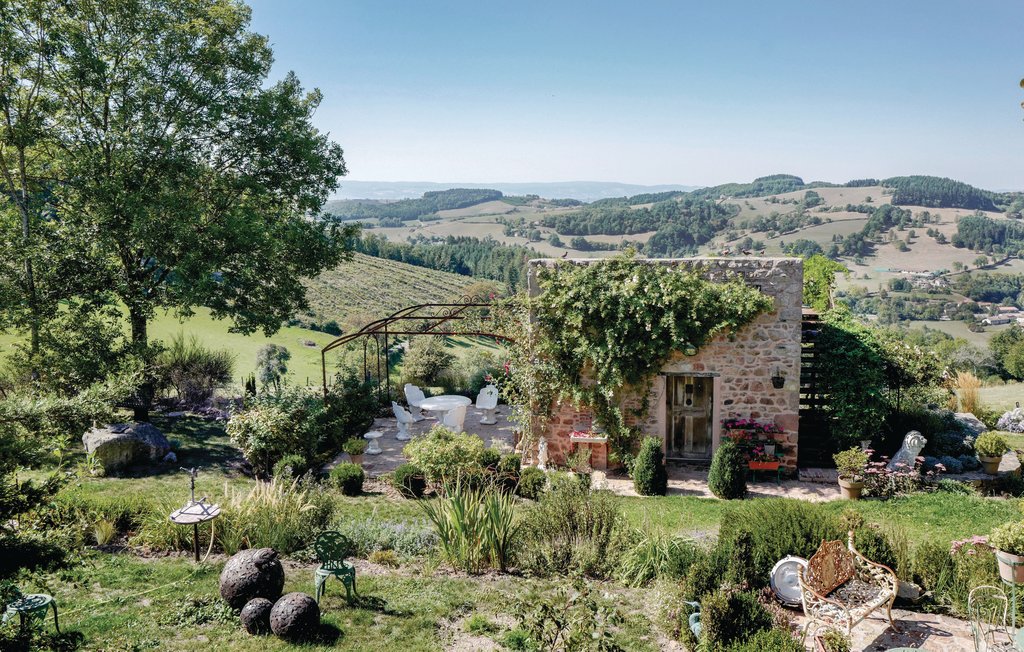 Holiday Home - Thizy-les-Bourgs , France - FRR002 101