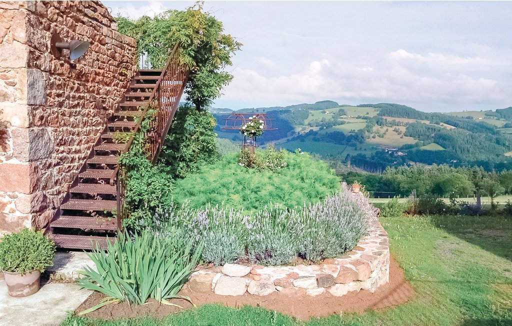 Holiday Home - Thizy-les-Bourgs , France - FRR002 104