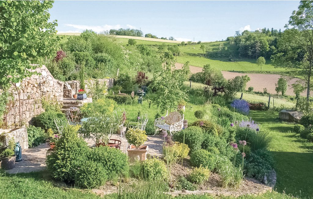 Holiday Home - Thizy-les-Bourgs , France - FRR002 110